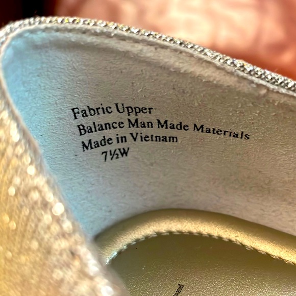 Great Wedding or Special Occasion shoes.  Kelly & Katie brand size 7.5 W. - Picture 7 of 11